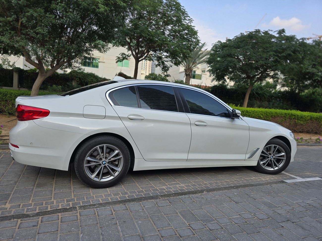 بي أم دبليو 520i