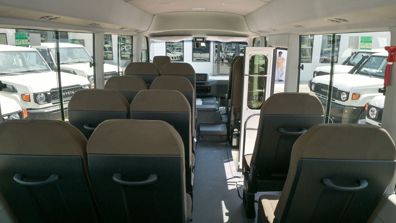 تويوتا كوستر 2.7L Petrol 2025