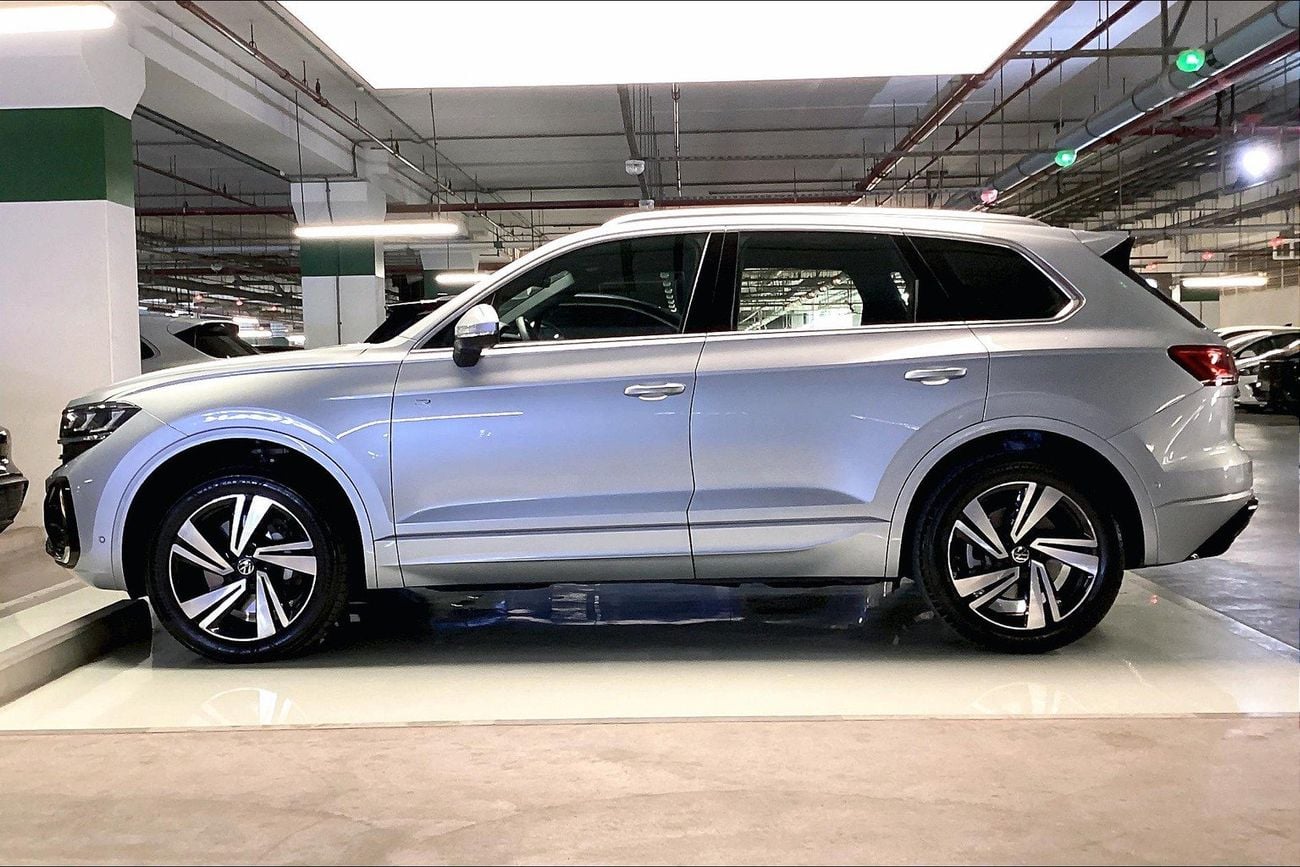 Volkswagen Touareg R-LINE | Guaranteed Warranty | 0 Down Payment