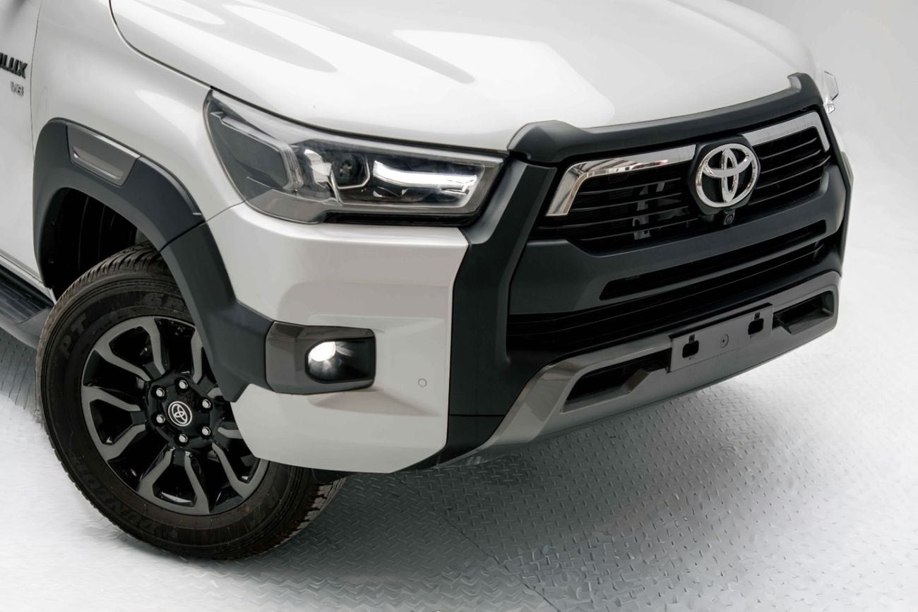 تويوتا هيلوكس Adventure 4.0L - Platinum White Inside MLM Black | Export Only