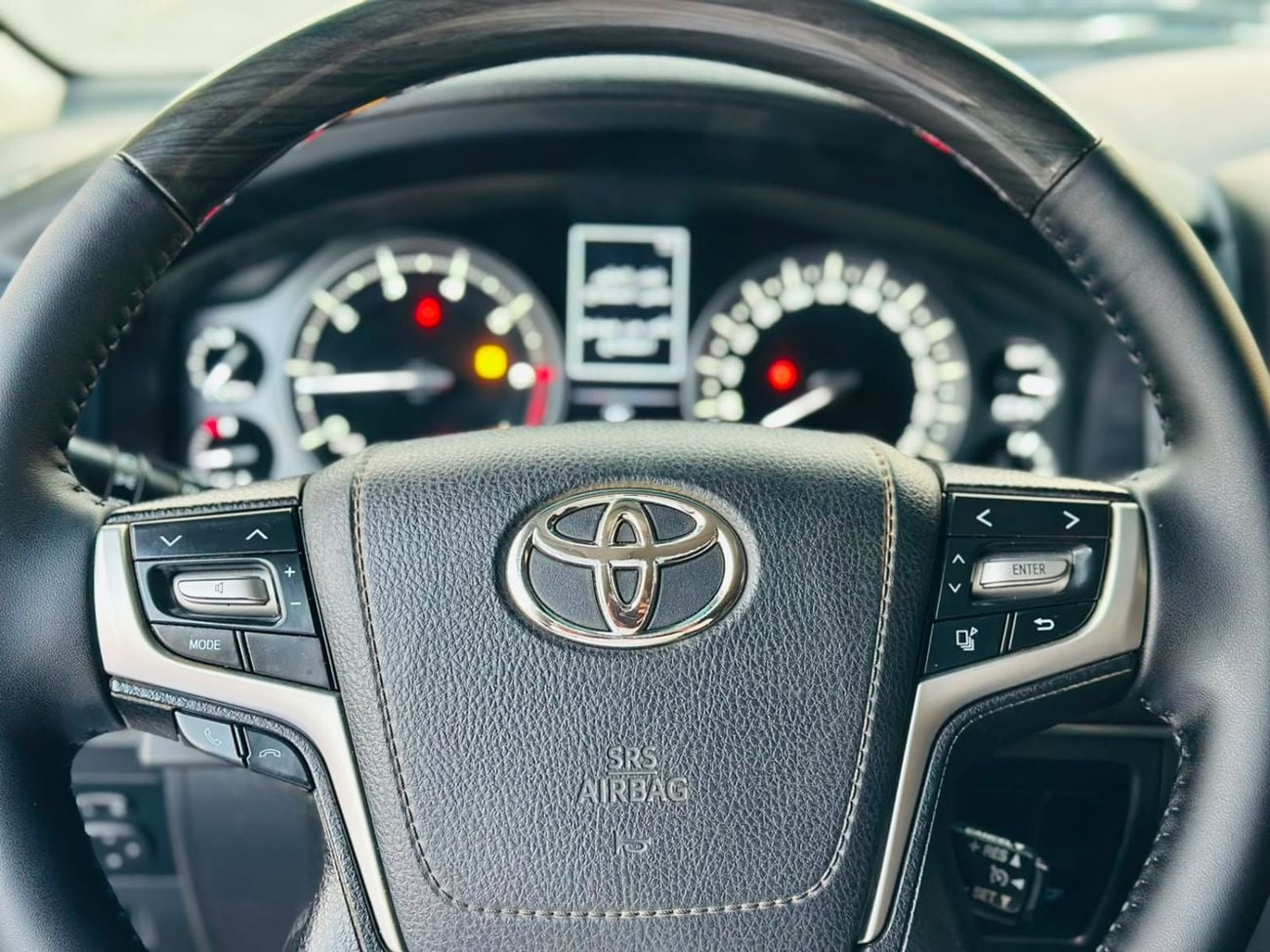 تويوتا لاند كروزر VXR