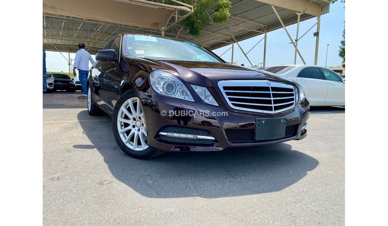 Mercedes-Benz E 350 Burgundy Color