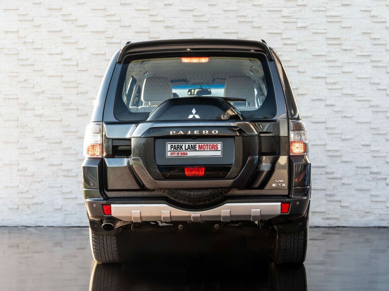 ميتسوبيشي باجيرو GLS Base 3.5L (7 Seater)
