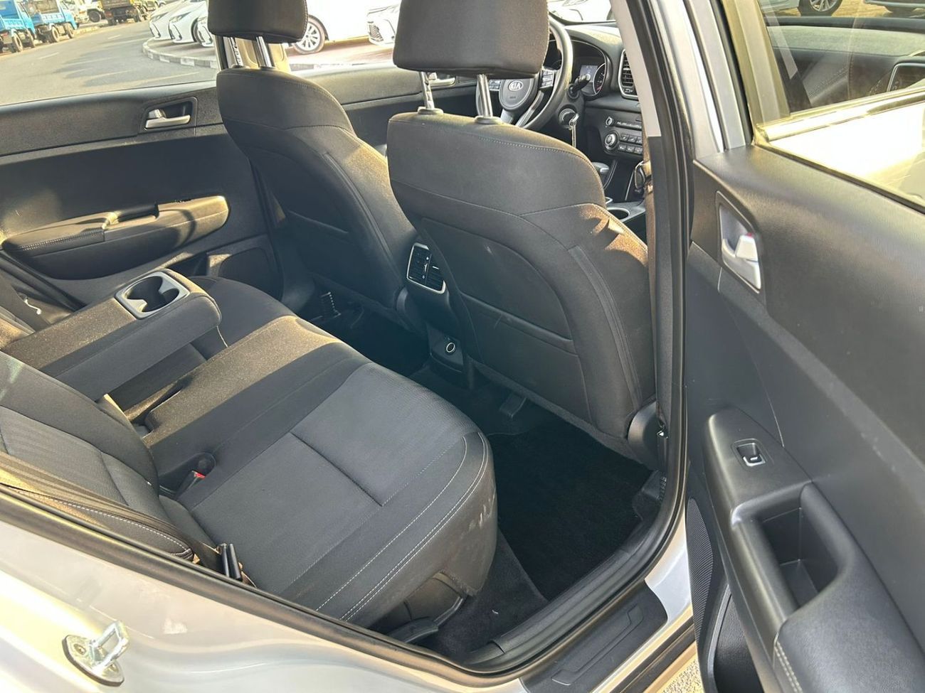 كيا سبورتيج 2020 Kia Sportage 2.4L V4 - MiOption+ - Apple/Android Play - Rear CAM - Rims -