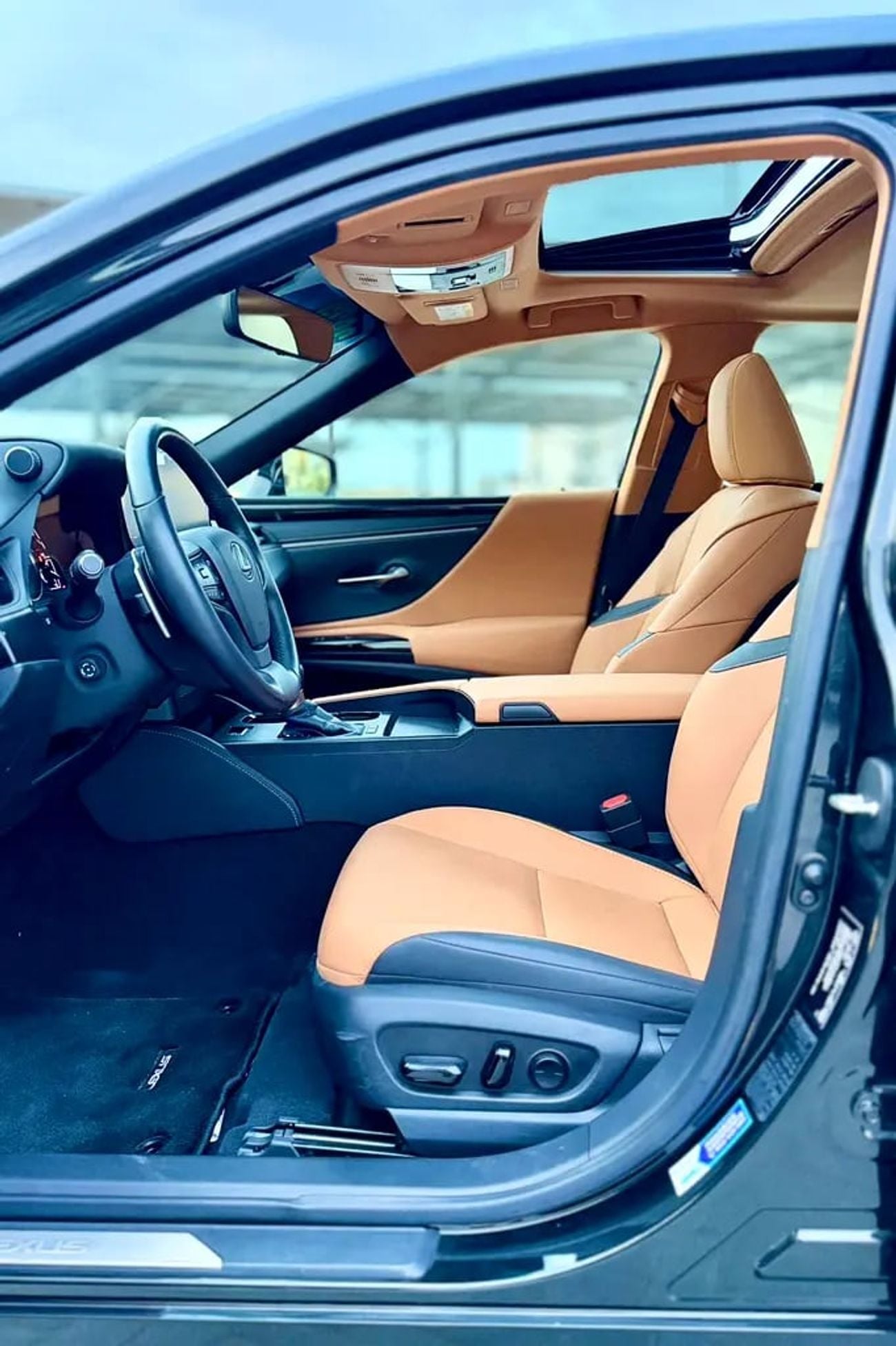 Lexus ES300h ES 300h - GCC Specs - Brand