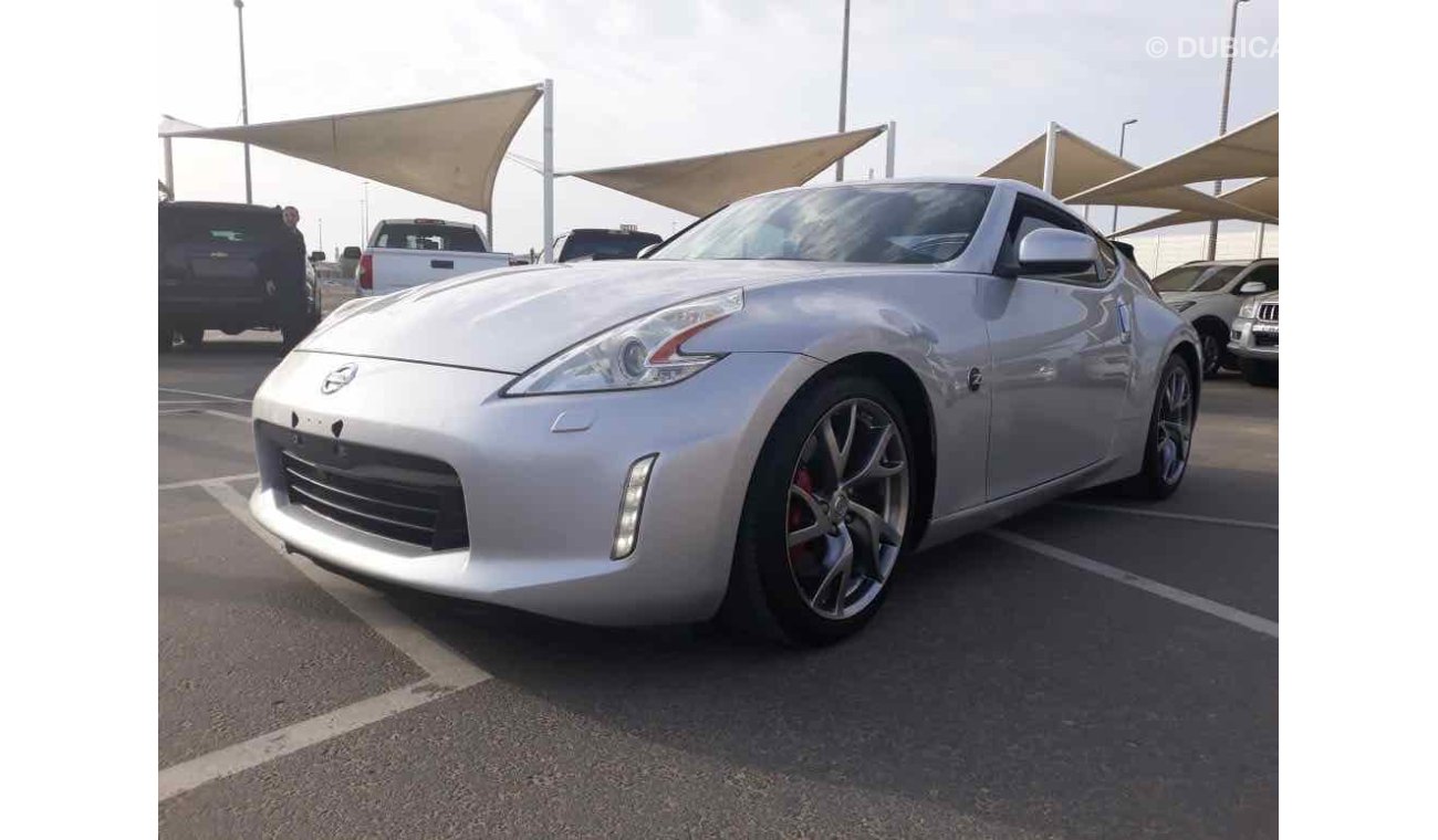 نيسان 370Z سياره نظيفه جدا بحاله ممتاذه ضمان شاسيه جير ماكينه