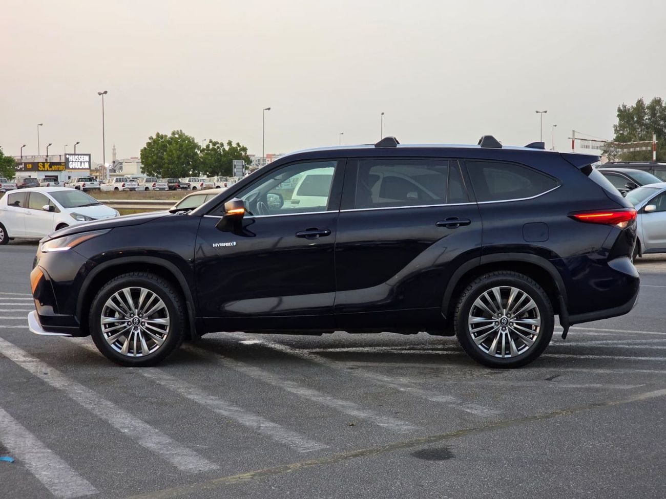 تويوتا هايلاندر 2.5L Hybrid Platinum