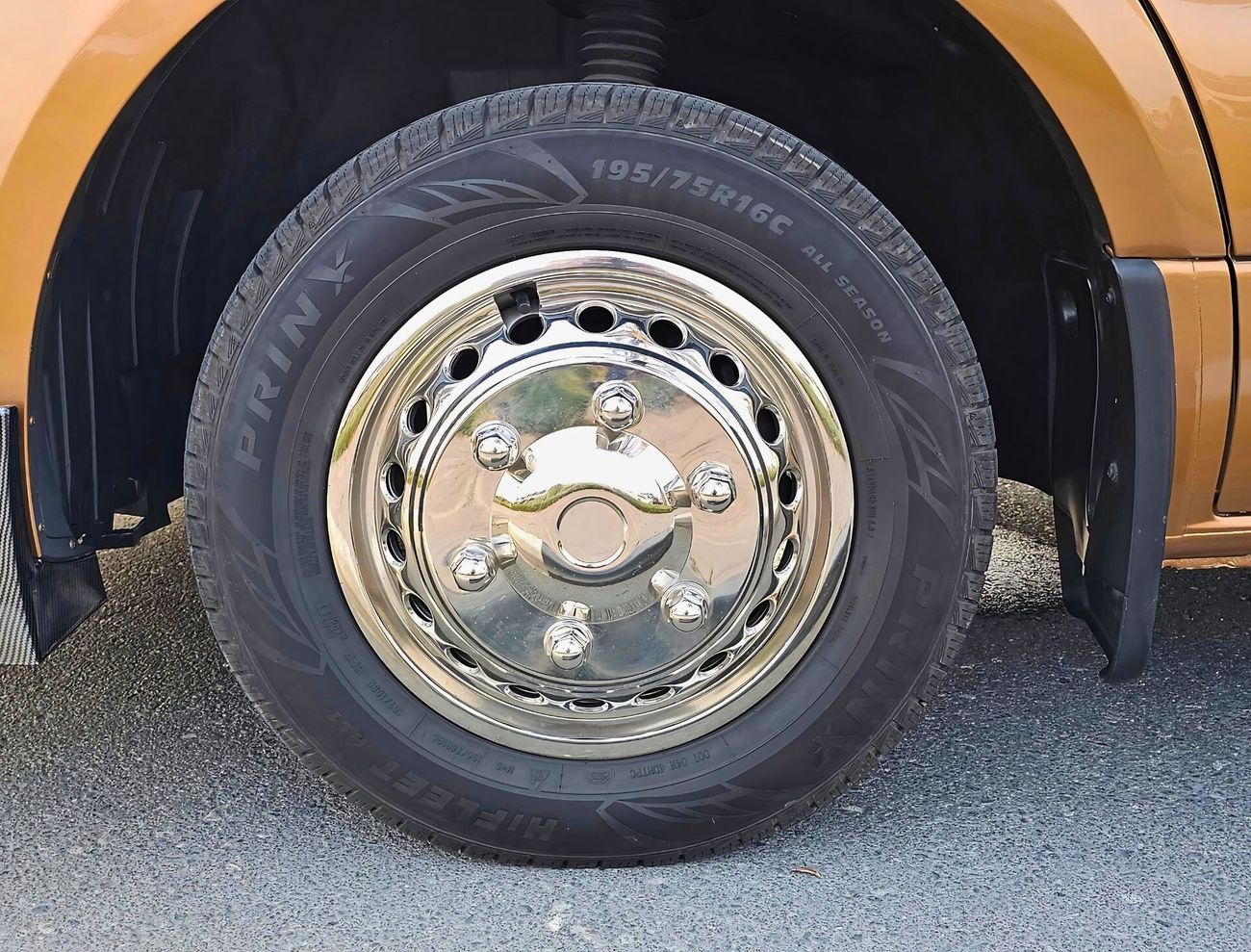 مرسيدس بنز سبرينتر A/T / DIESEL / VIP SEAT WITH VENTILATION AND MASSAGE / 9 SEATER / LOT# 72374