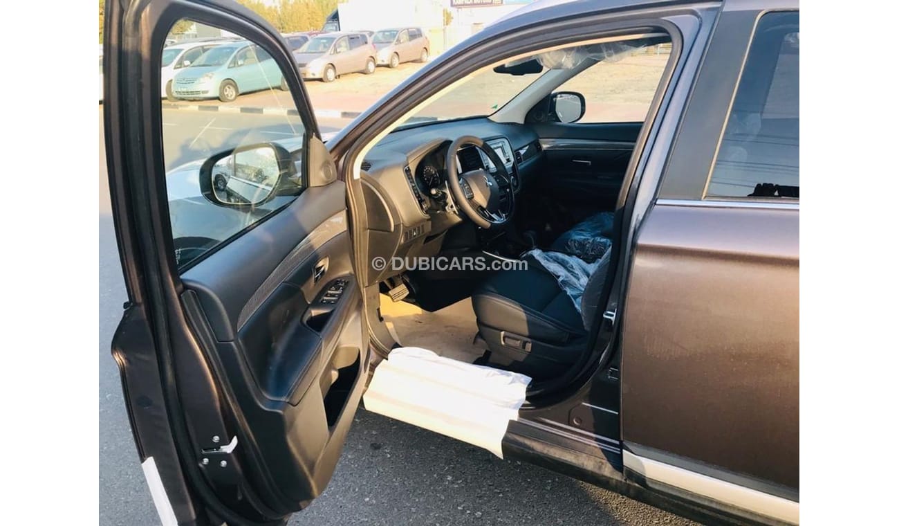 Mitsubishi Outlander MITSUBISHI OUTLANDER 4WD V4 /// 2019 MODEL /// FULL OPTION /// LEATHER SEAT , SUNROOF /// SPECIAL OF