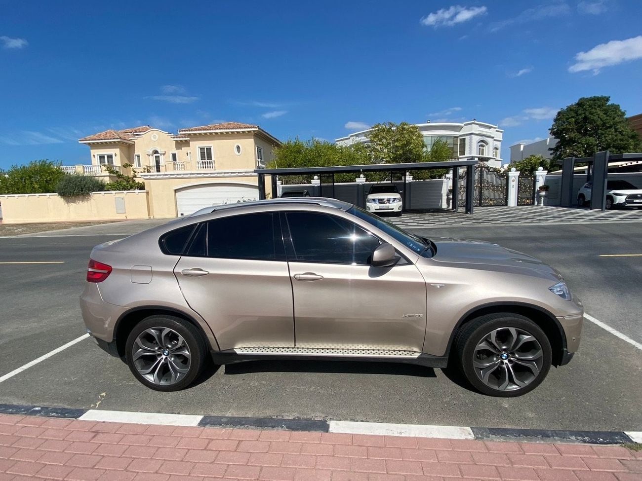 BMW X6 BMW X6 xDrive35i ( 2013 Model ) in Silver / Beige Color GCC Specs