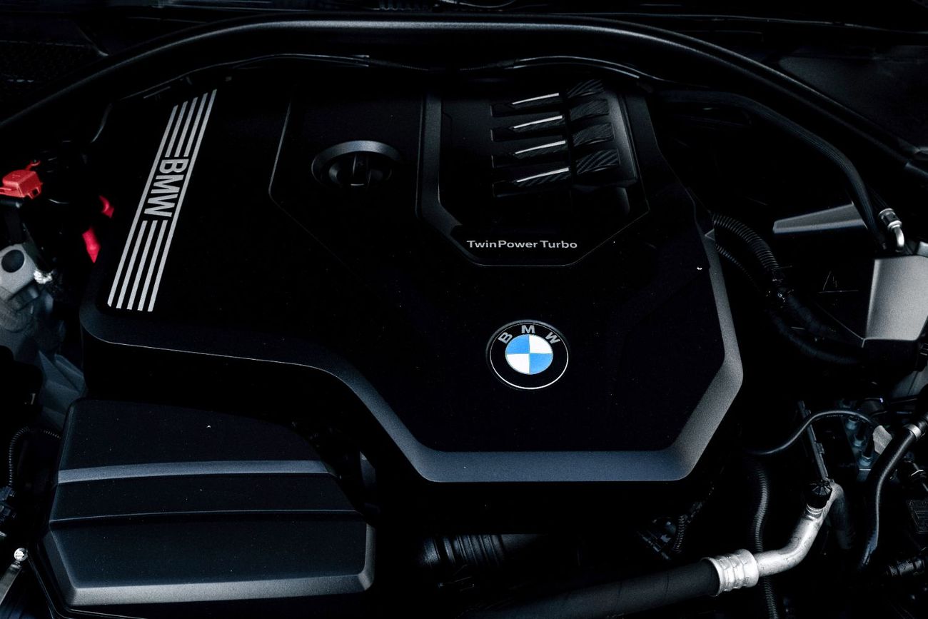 بي أم دبليو 330i 2,742 P.M  | 3-Series 330 M-Kit | 0% Downpayment | Excellent Condition!