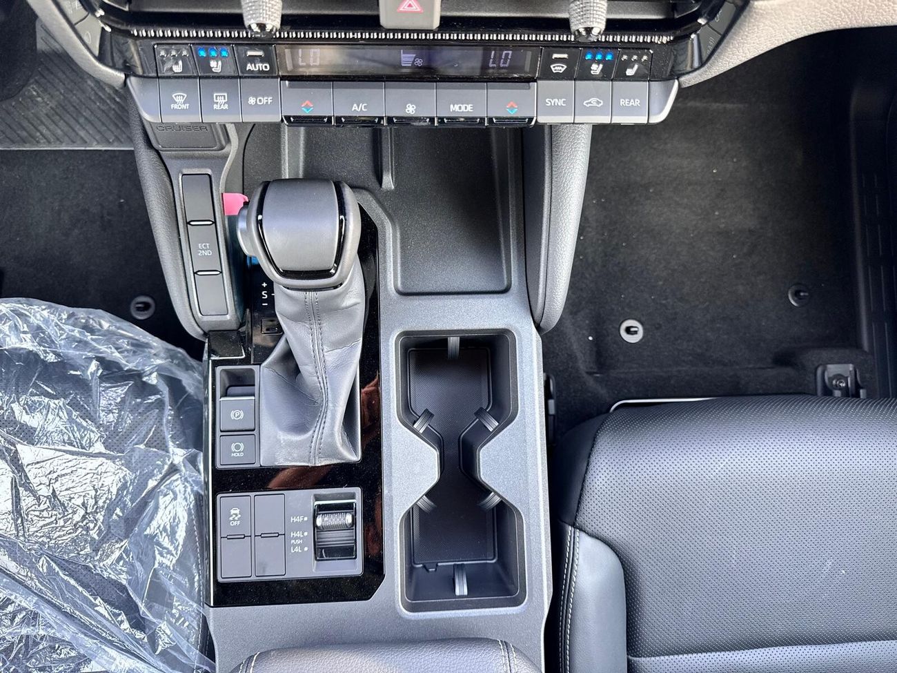 تويوتا برادو TXL 2.7L PETROL AT EUROPEAN SPECS BRAND NEW 0KM