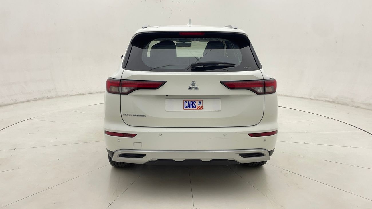 ميتسوبيشي آوتلاندر HL SYNTHETIC LEATHER WITH SUNROOF 2.5 | بدون دفعة مقدمة | اختبار القيادة في المنزل