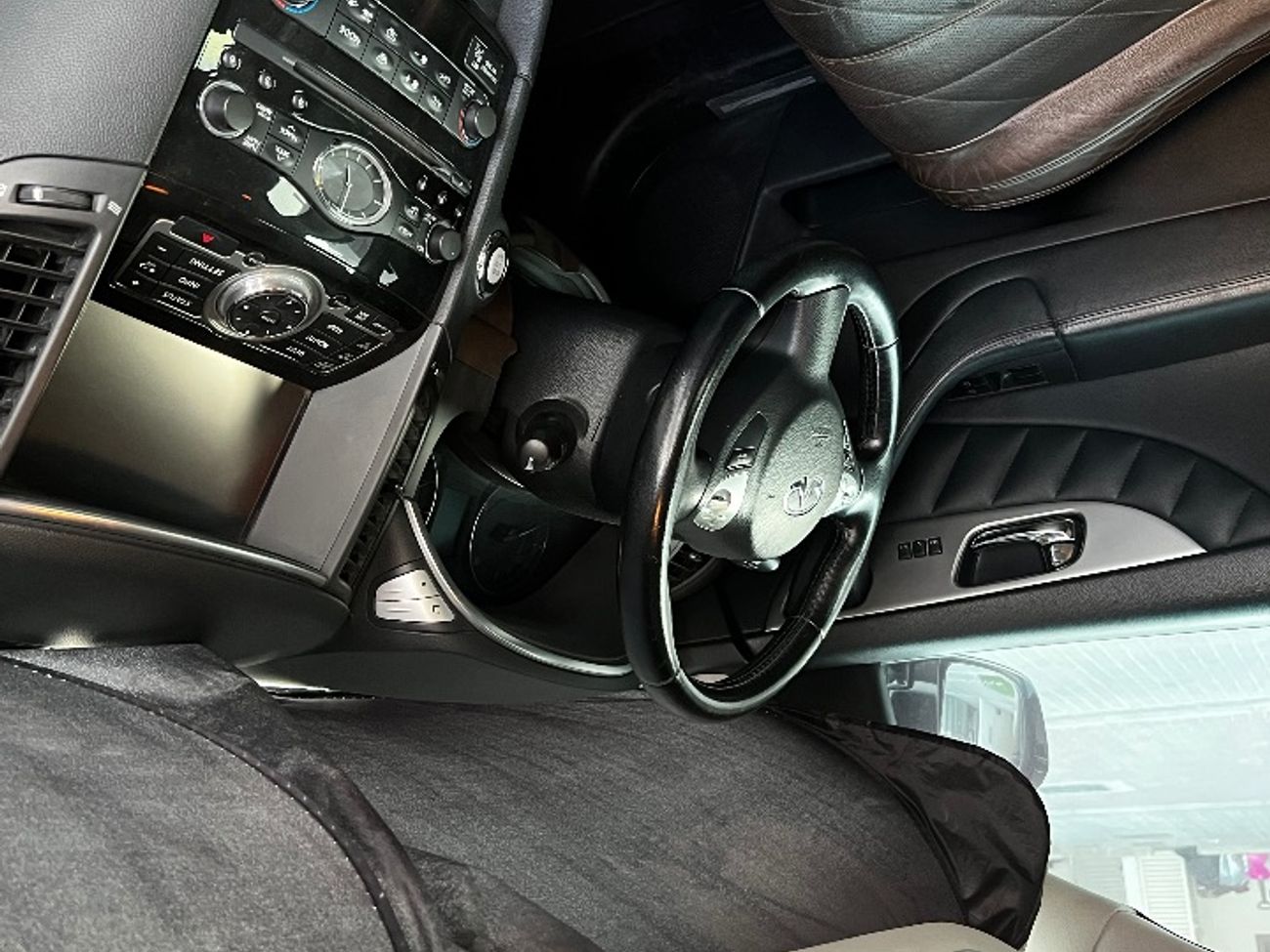 Infiniti QX70 Luxe Sensory