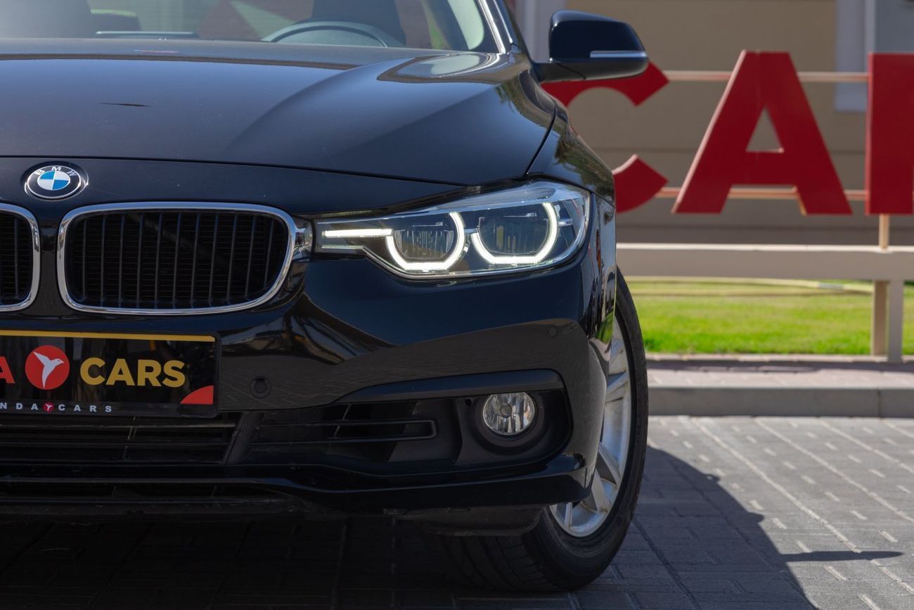 BMW 318i BMW 318i Executive 2018 GCC under Warranty with Flexible Down-Payment.