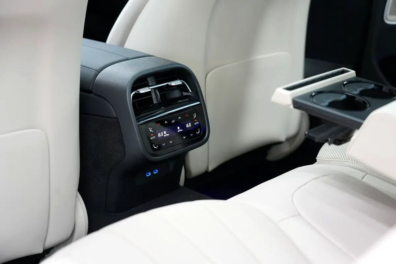 Mercedes-Benz E300 E 300 | GCC 0km | Agency Warranty | AMG Package