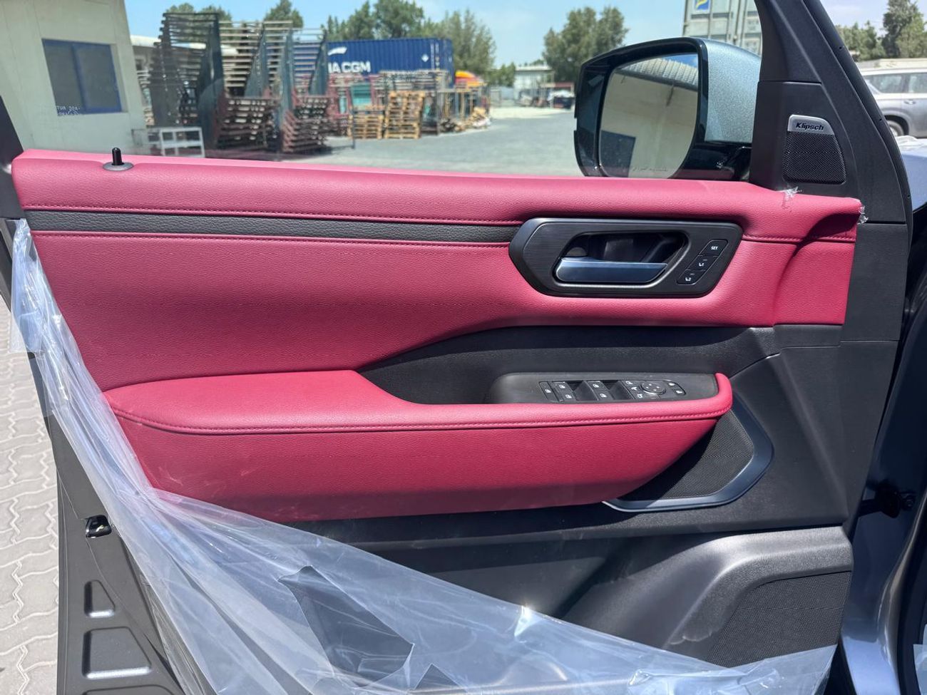 Nissan Patrol SE Platinum City 3.8L (Ext _GRAY  Inter_BURGUNDY)