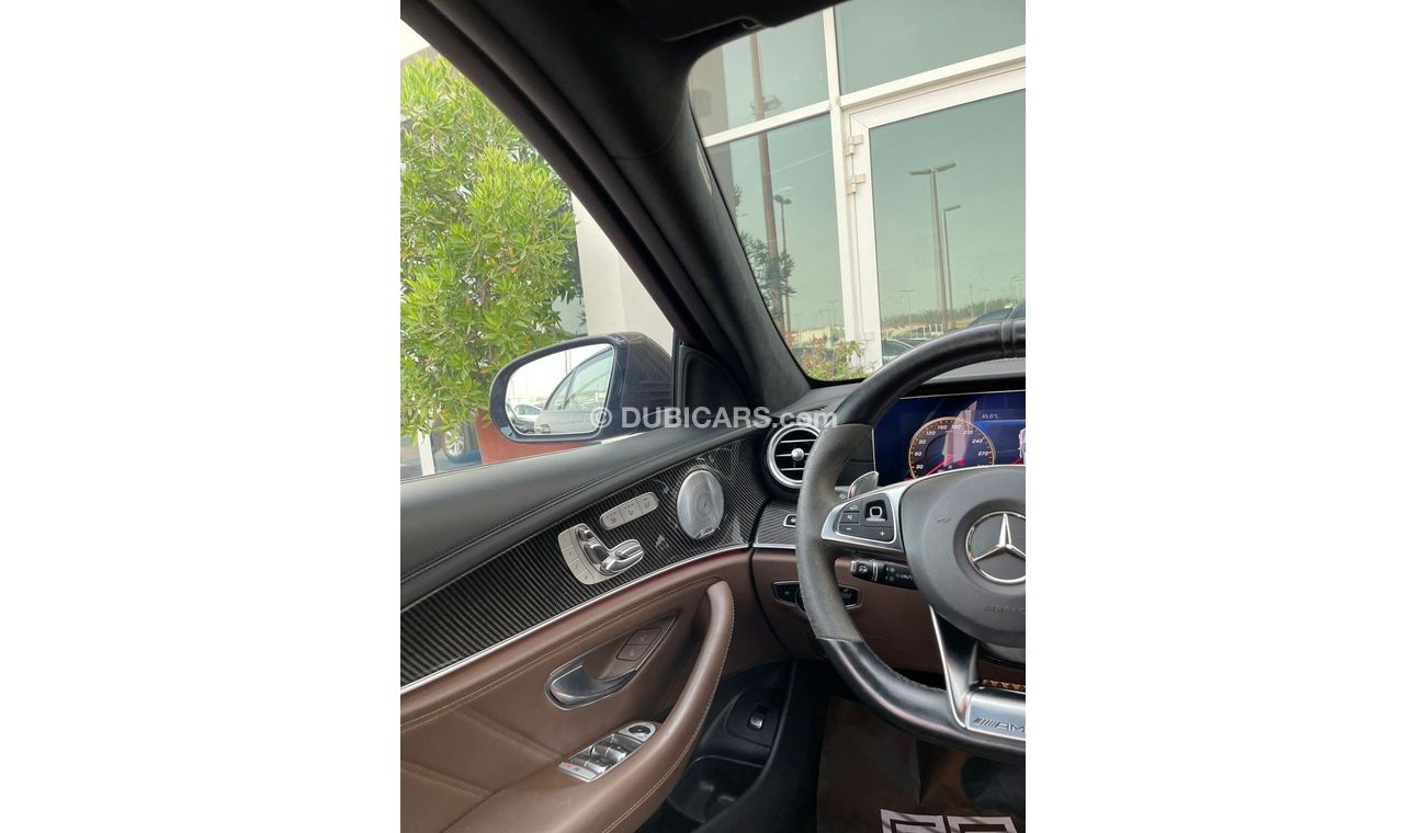 Mercedes-Benz E 63 AMG