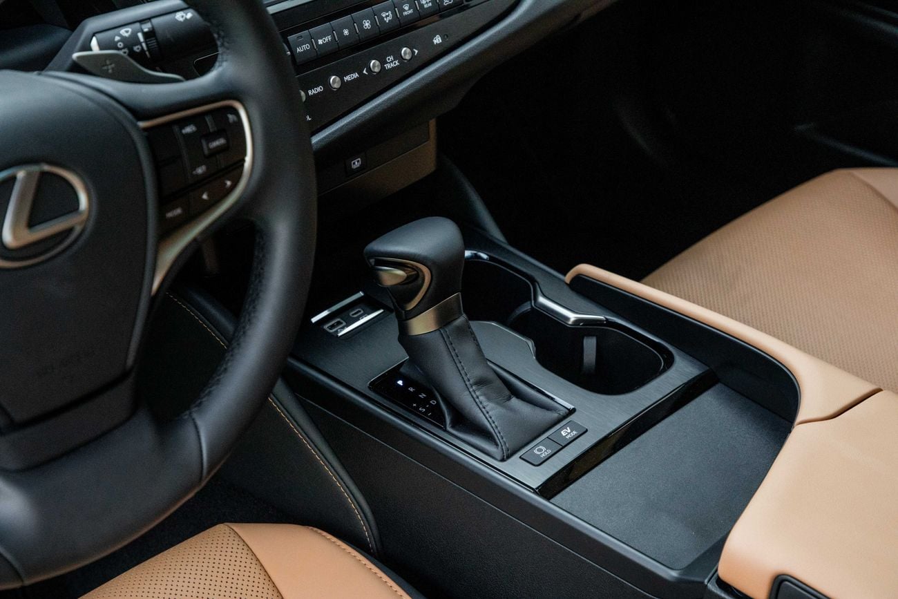 Lexus ES300h ES 300h | 3,232 P.M | 0% Downpayment | Low Milage!