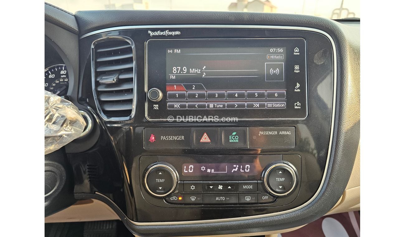 ميتسوبيشي آوتلاندر Full Option | Sunroof | Original Airbags | 7 Seats