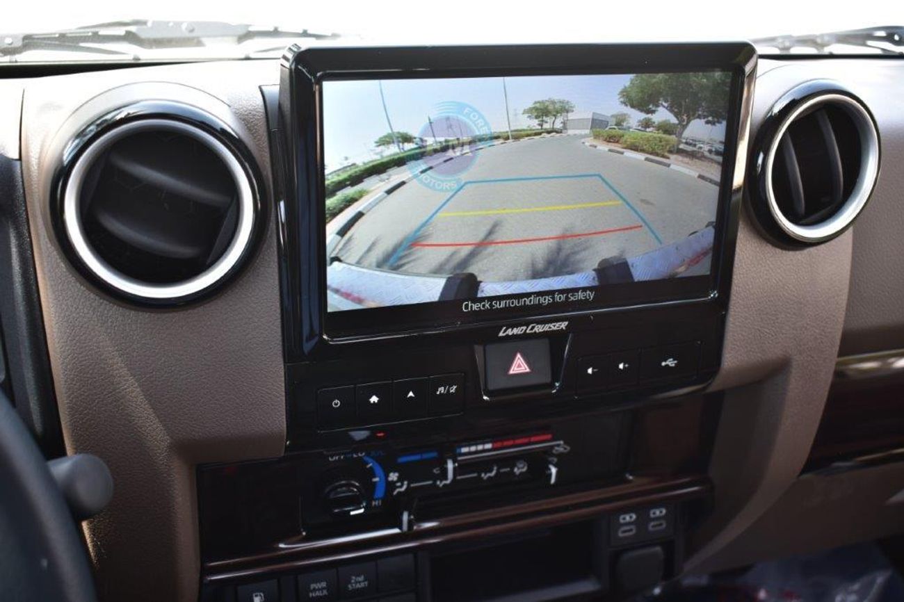 Toyota Land Cruiser Pick Up 79 SDLX V6 4.0L Petrol 4WD Automatic