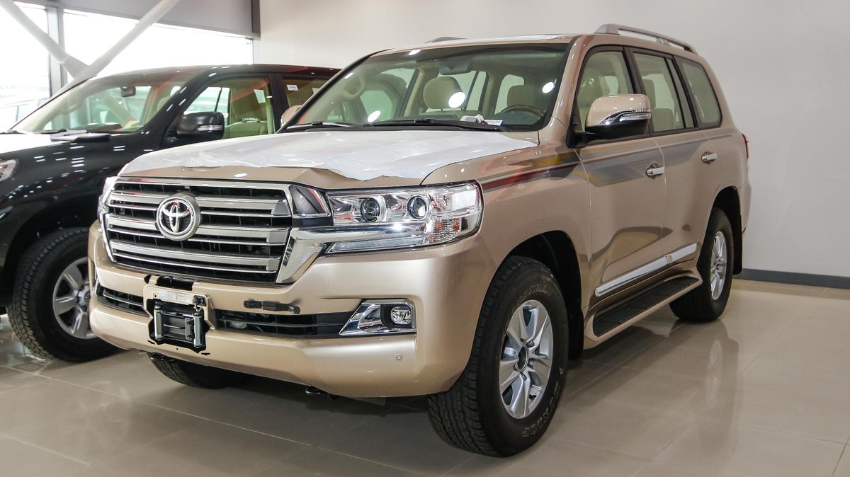 Toyota Land Cruiser GXR V6 for sale AED 199,000. Gold, 2016