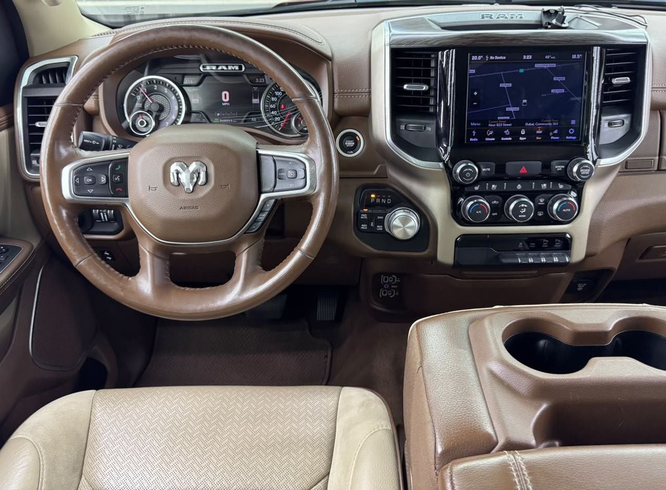 رام 1500 LARAMIE CREW 2020 RAM 1500 Laramie 5.7L HEMI V8 | 4x4 | GCC Ready | Luxury Pickup