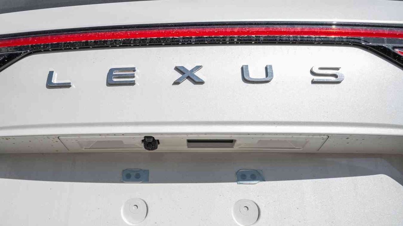 لكزس LX 700h VIP ECTAV0008 - لكزس LX700h VIP موديل 2026 - محرك 3.5 لتر هجين أوتوماتيكي - لون أبيض مع مقصورة داخلية بل