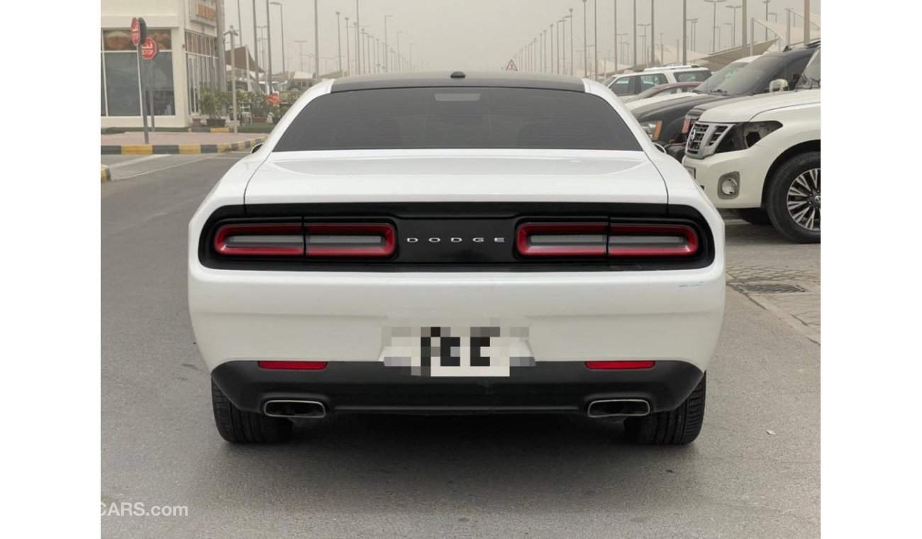 Dodge Challenger 2016 model 6v American cattle 133,000 km in excellent condition