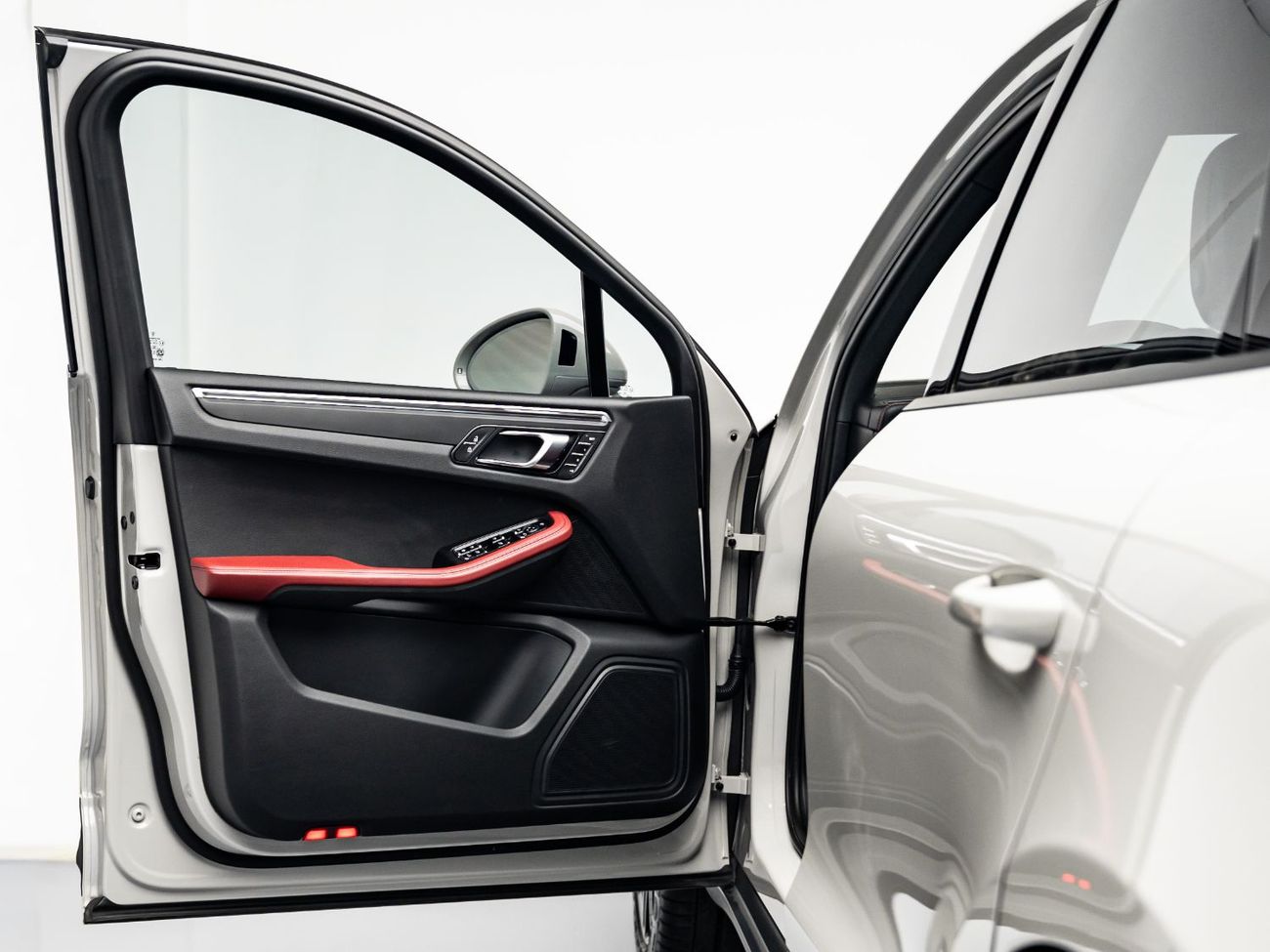 Porsche Macan Std 2.0L (252 HP) 2024 Porsche Macan, 2.0L TC I4, 4WD, 248 bhp, 7 Speed Automatic