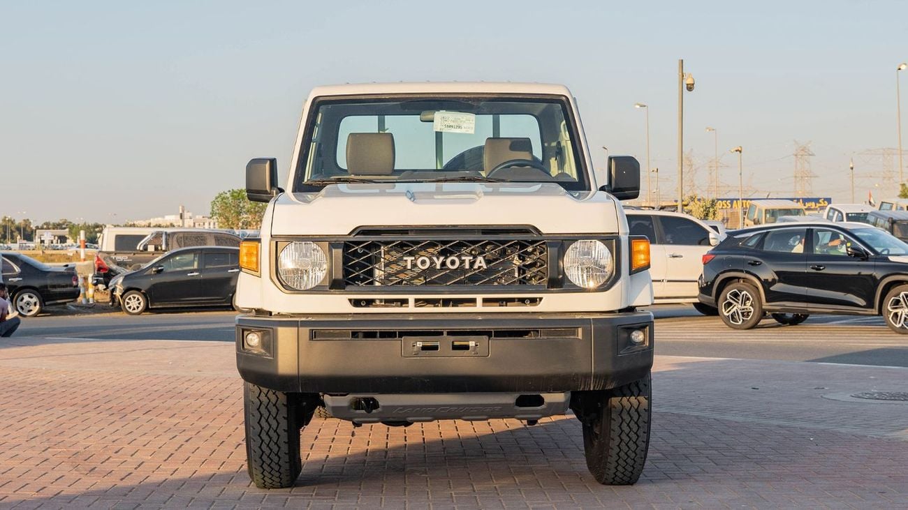 Toyota Land Cruiser Pick Up 2025 Toyota Land Cruiser LC 79 4.0L SC AT Petrol Basic w/ Fridge (White)