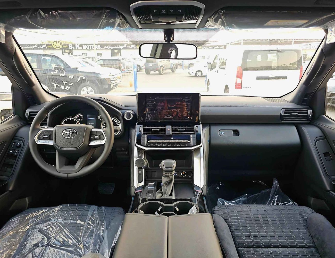 تويوتا لاند كروزر LC300 GXR / 4.0L V6 PETROL / DRIVER PWR SEAT / SUNROOF / CODE # 69075