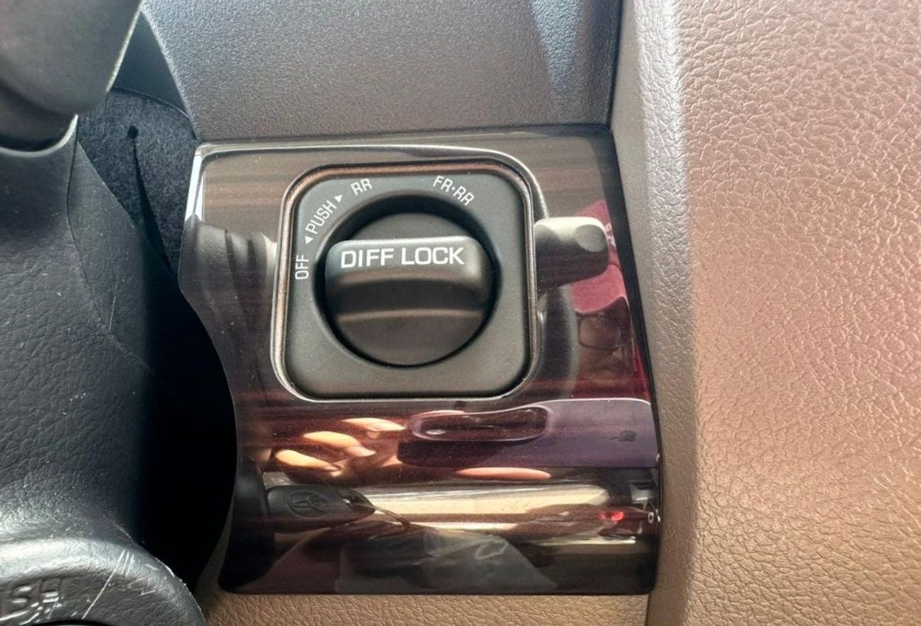 تويوتا لاند كروزر بيك آب Toyota LC Pickup 4WD 2.8L 2025 AT DC White Diesel (Export Only)