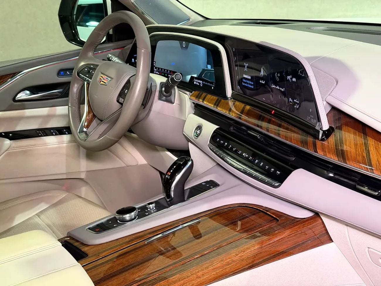 Cadillac Escalade PREMIUM LUXURY PLATINUM PREMIUM LUXURY GCC FHS LOW