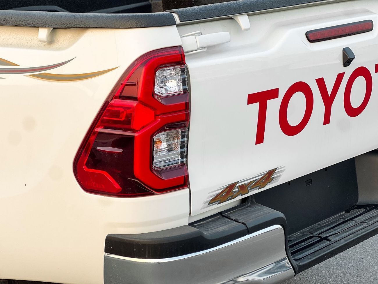 تويوتا هيلوكس EXPORT ONLY - Toyota Hilux 4x4 2.7L DC M/T