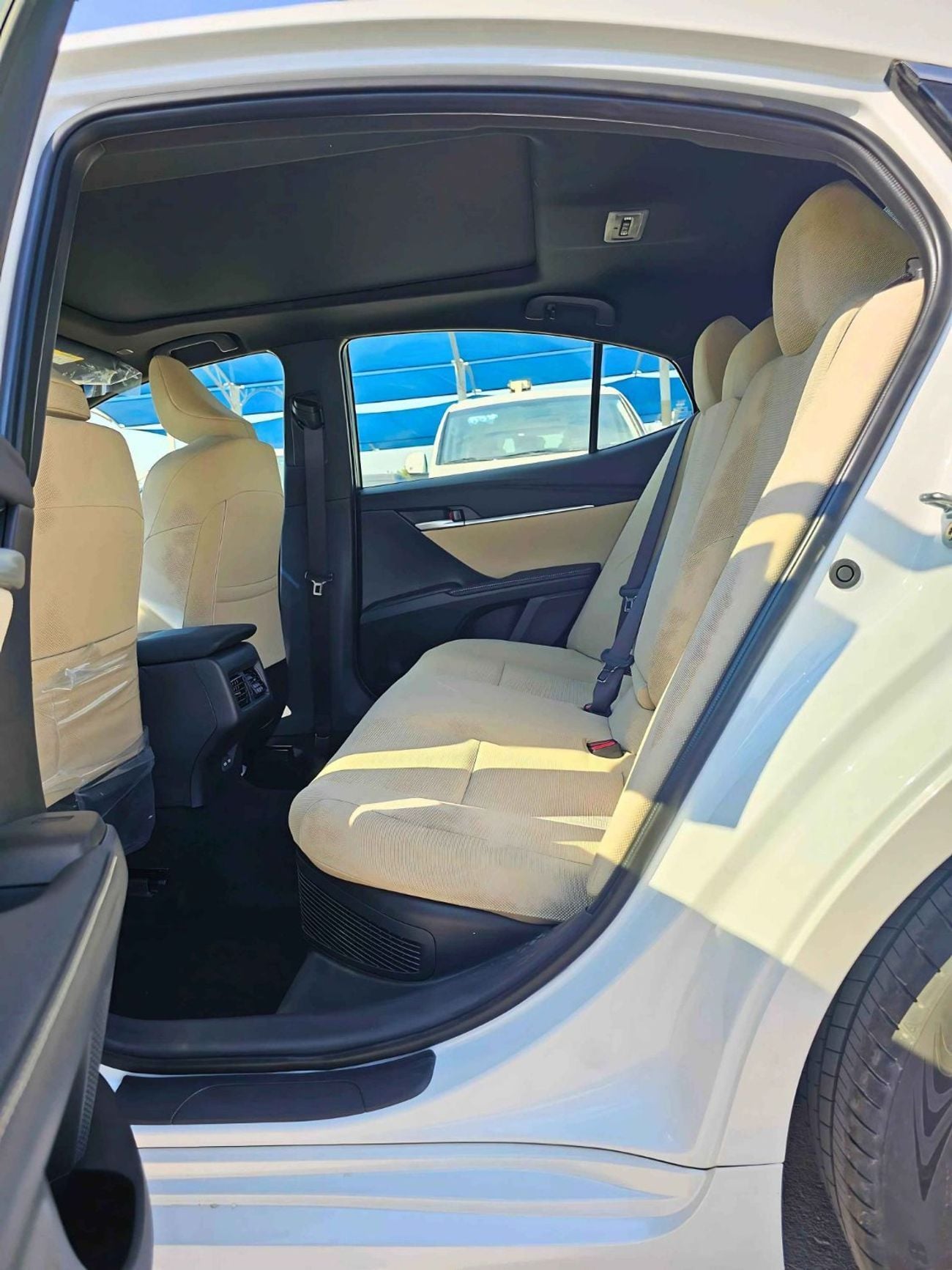 تويوتا كامري LE / 2.5L V4 HYBRID / DRIVER PWR SEAT / PANORAMIC ROOF (CODE # LE)