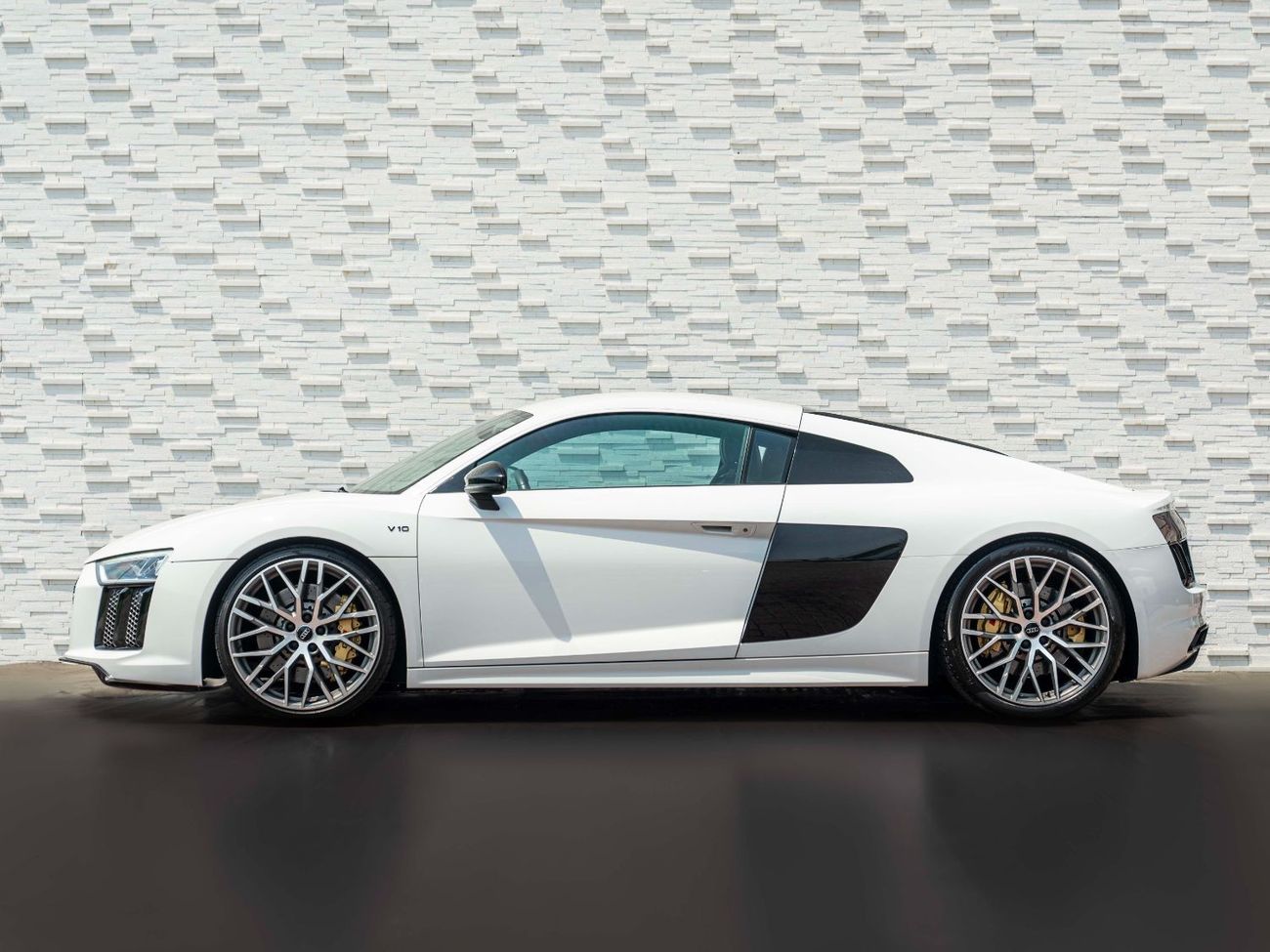 Audi R8 AED 8,861 PM • R8 V10 5.2L AWD • ONLY 60,000 KMS • FULL AUDI SERVICE HISTORY AND NEXT FREE SERVICE
