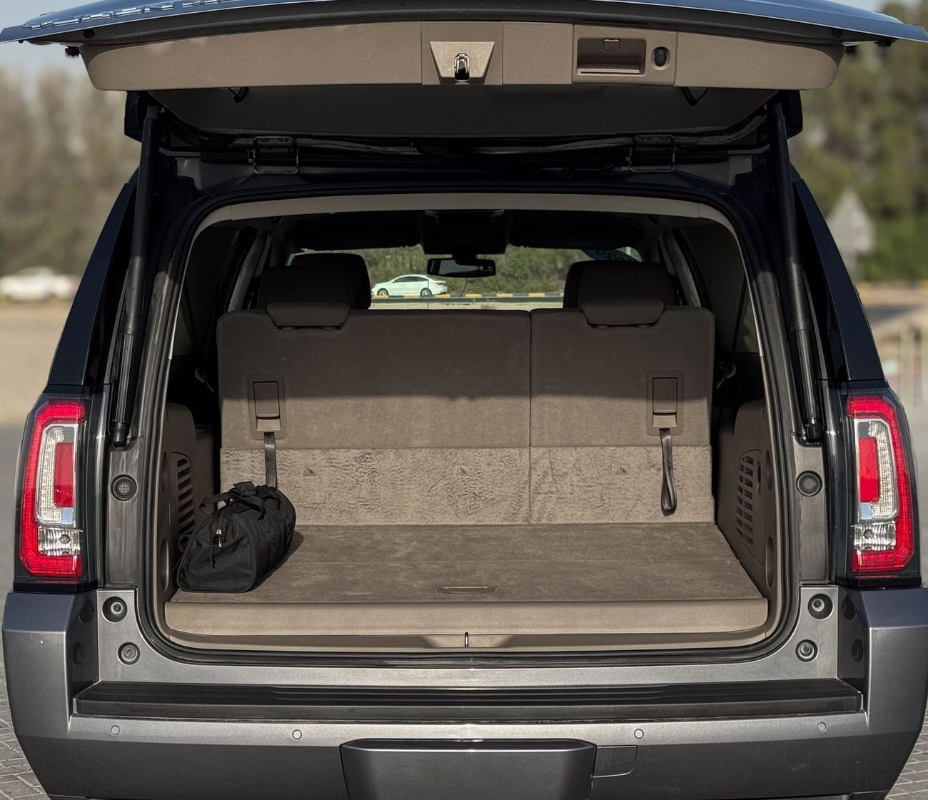 GMC Yukon XL SLE 5.3L RWD GMC YUKON | XL | SLE 5.3L | 2020 Model, GCC | Excellent Condition | Monthly Installment