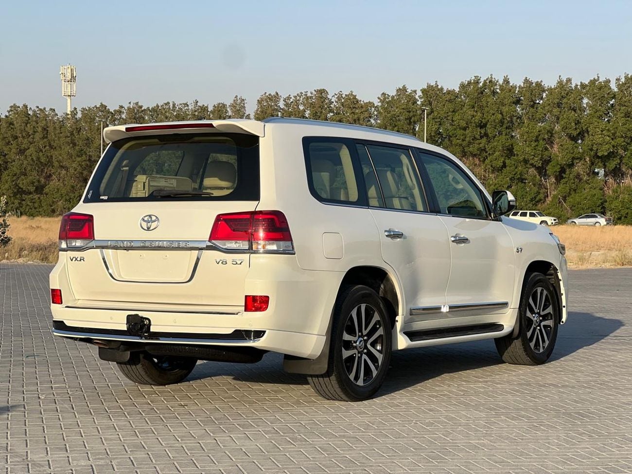 تويوتا لاند كروزر VXR