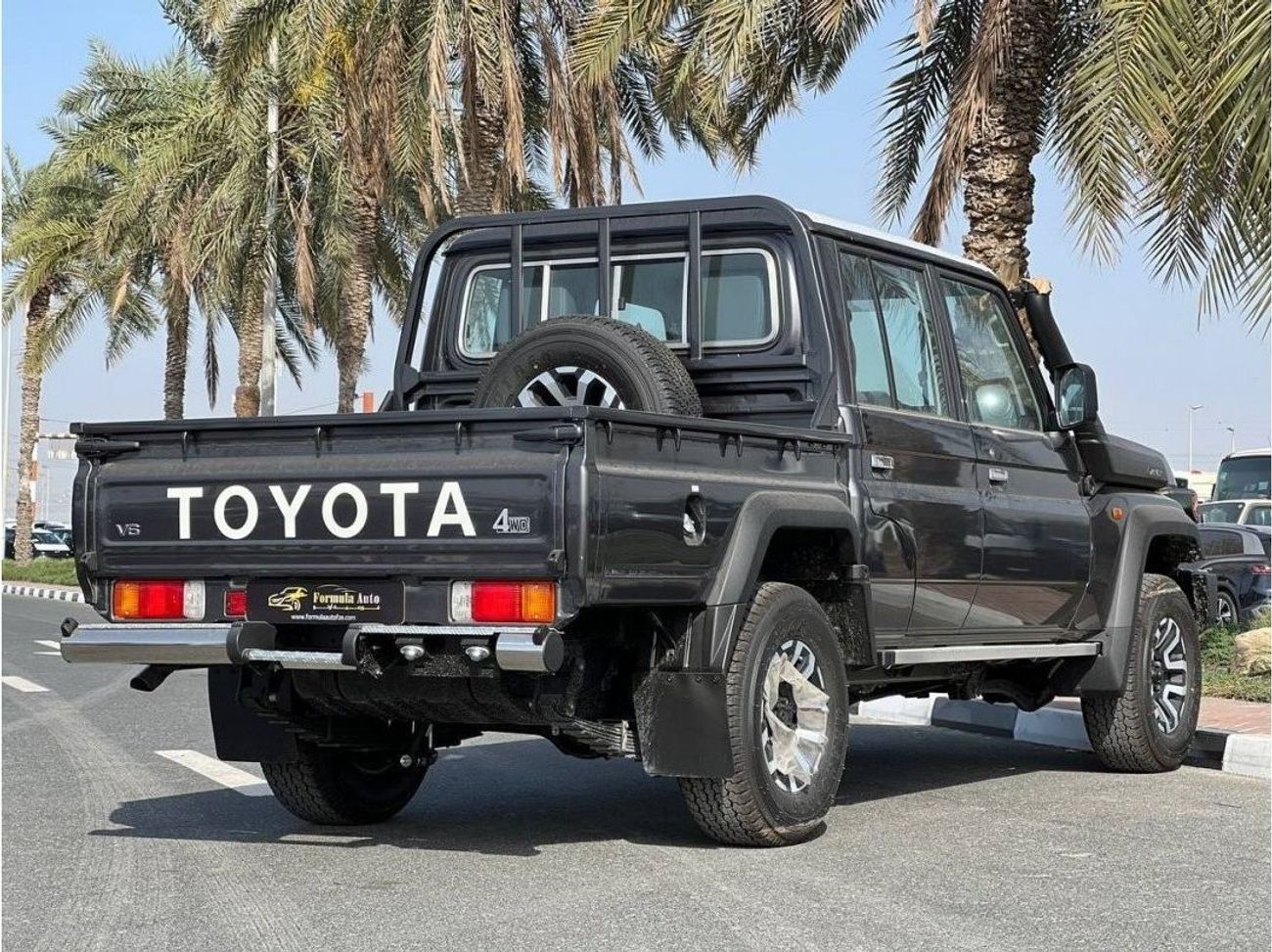 Toyota Land Cruiser Pick Up LC79 4.0L PTR A/T D/C // 2024 // MID OPTION WITH POWER WENDOS , DIFF LOCK , WINCH // SPECIAL OFFER /