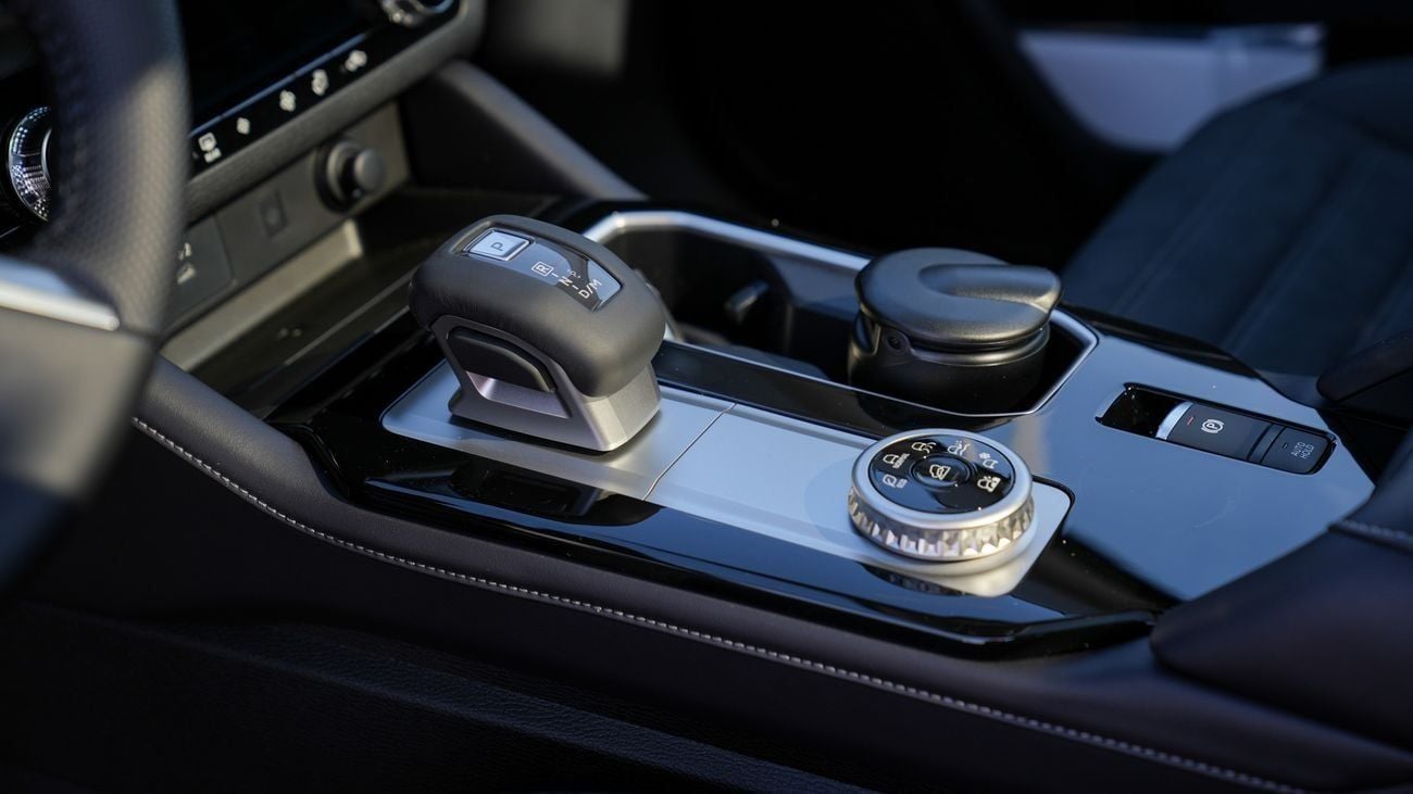 ميتسوبيشي آوتلاندر ميتسوبيشي أوتلاندر 2026 – الفئة العالية (G06) 2.5 لتر | SUV بسبعة مقاعد | مواصفات الخليج | للتصدير ف