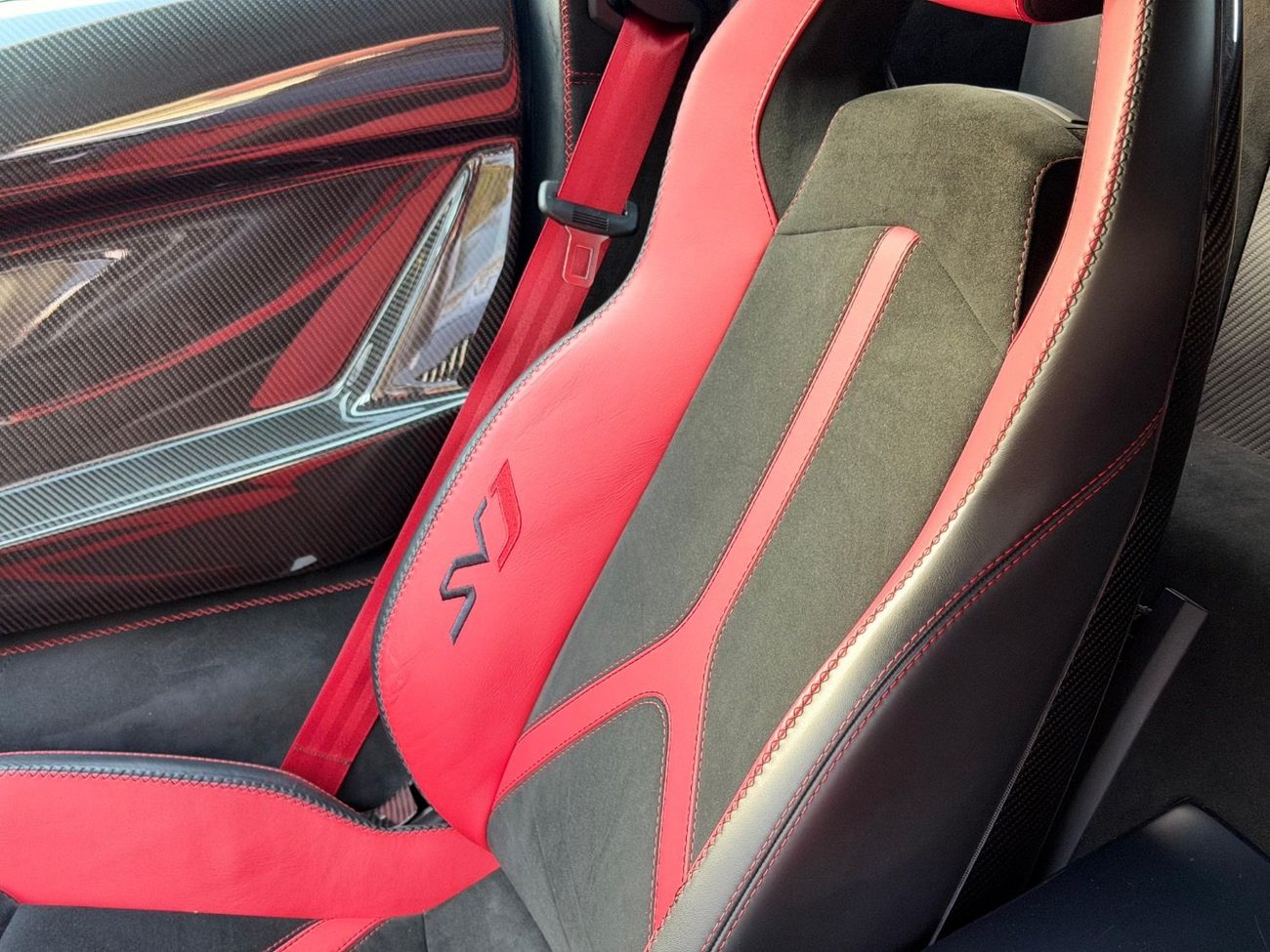 لامبورغيني أفينتادور SVJ 6.5L V12