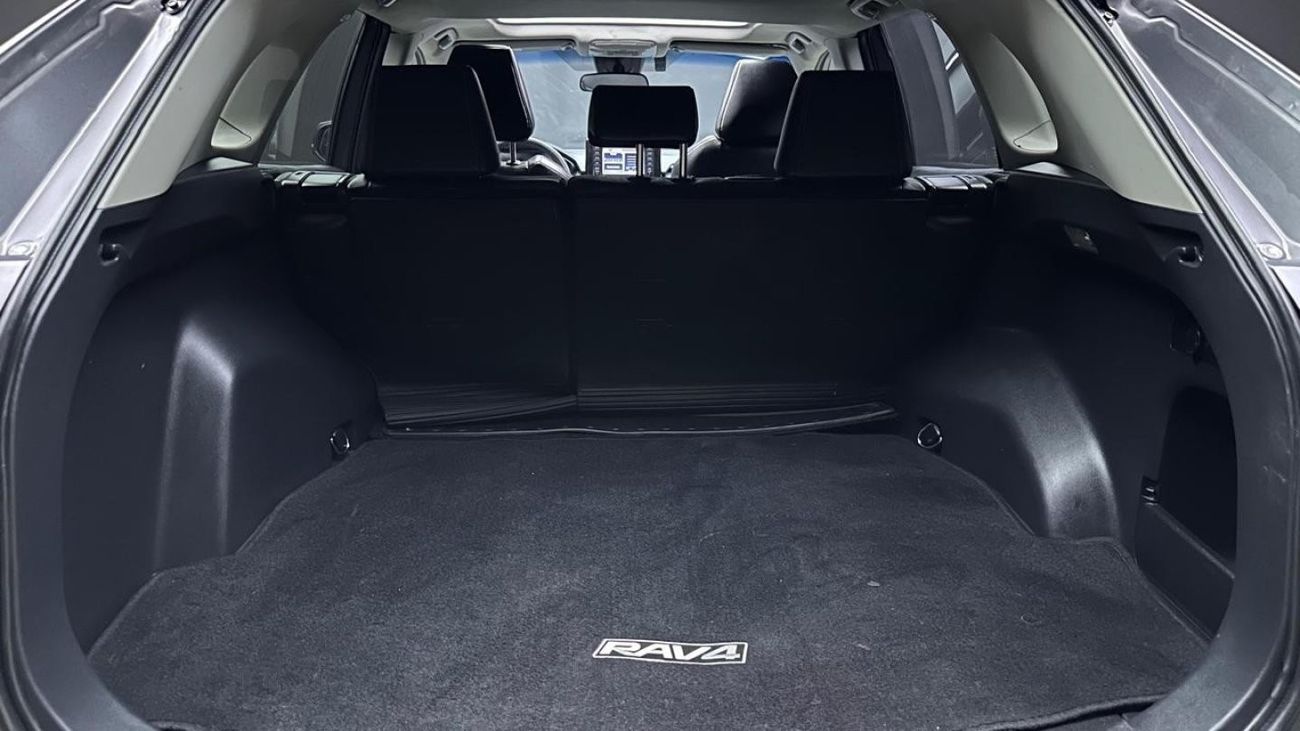 Toyota RAV4 XLE Full option