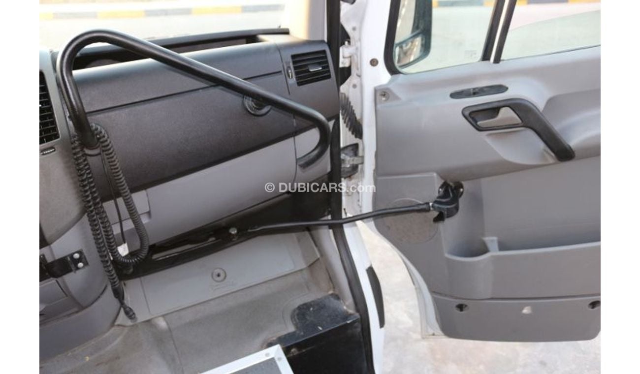 مرسيدس بنز سبرينتر سبرينتر باص ديزل 18 راكب ديزل جير اتوماتيك