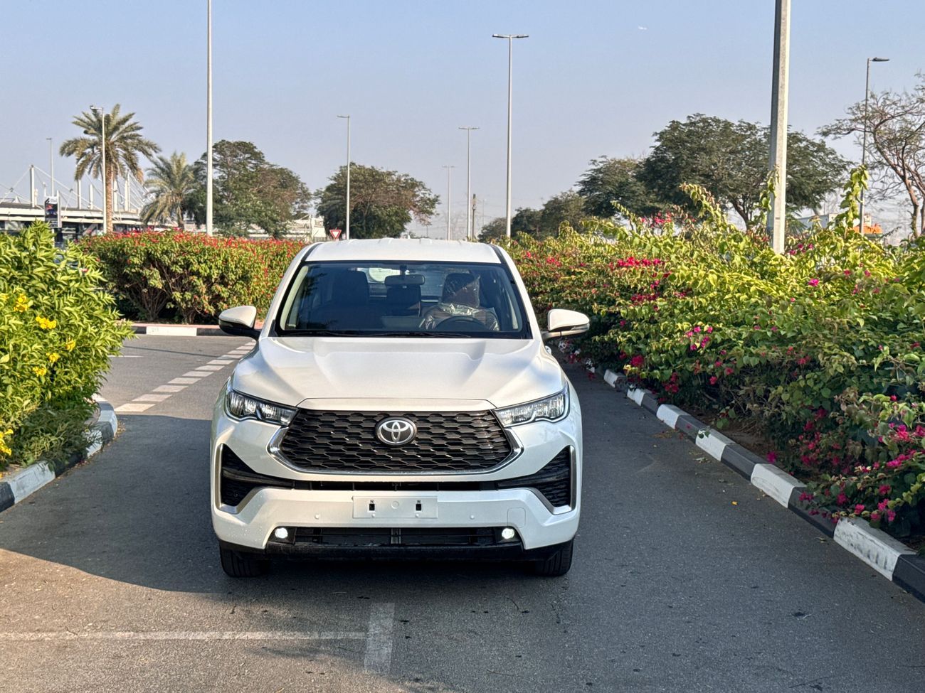 تويوتا إينوفا 2.0L HyCross 8S Hybrid