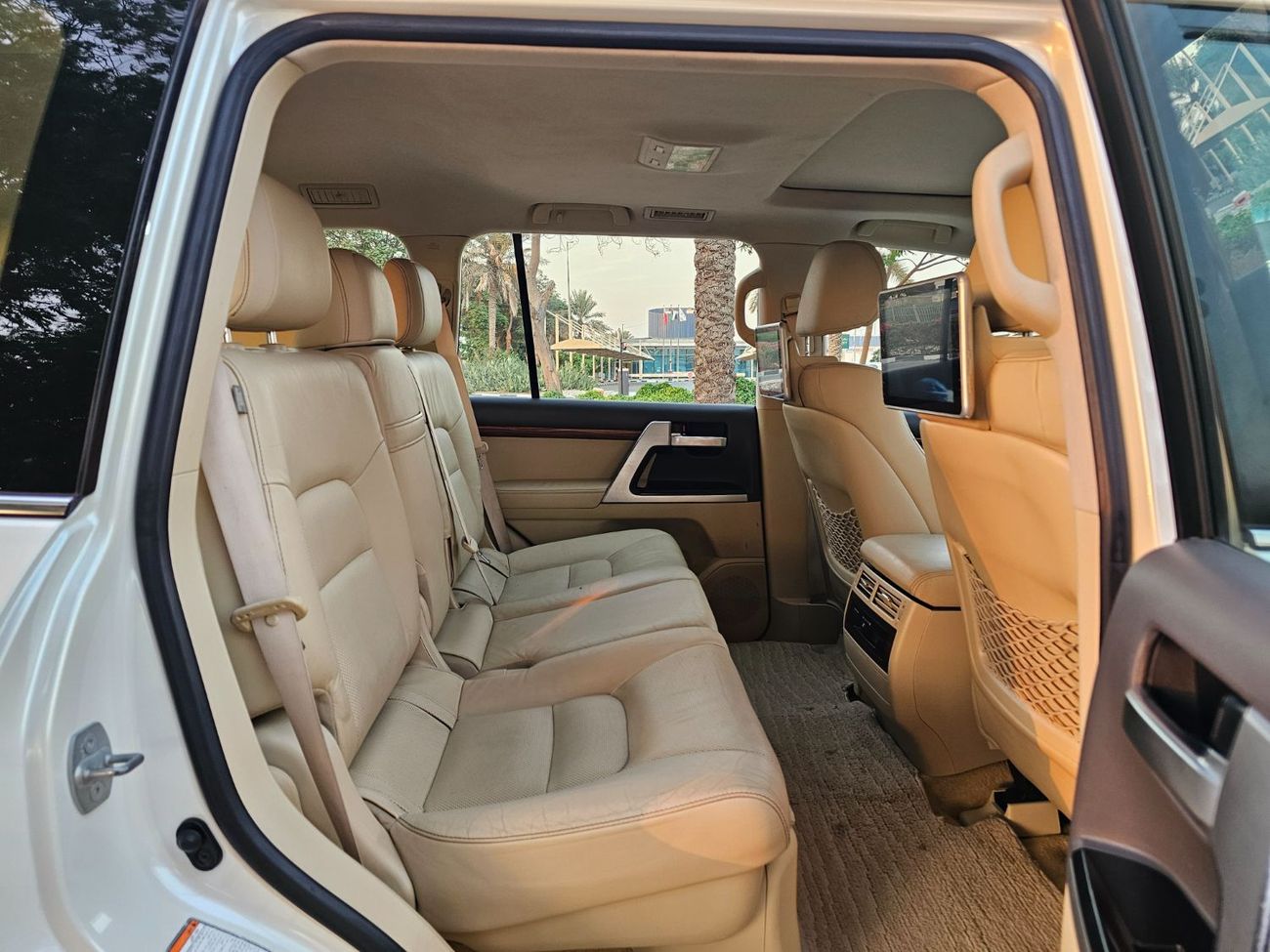 Toyota Land Cruiser GXR 5.7L 4WD