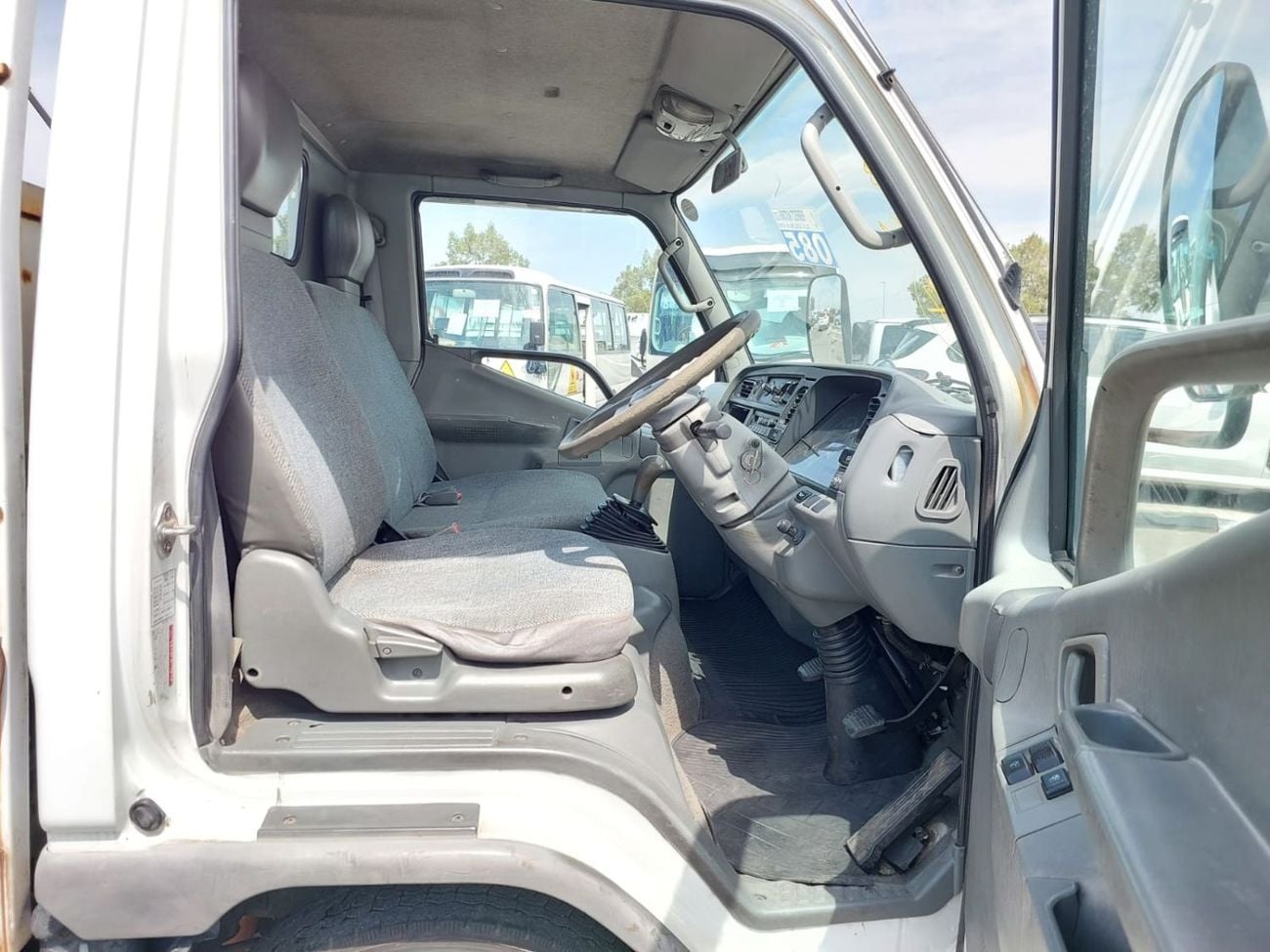 ميتسوبيشي فوسو كانتير (RAMADAN OFFER) MITSUBISHI CANTER TRUCK RHD 1997 MODEL 4.5 L DIESEL MANUAL(PM20794)