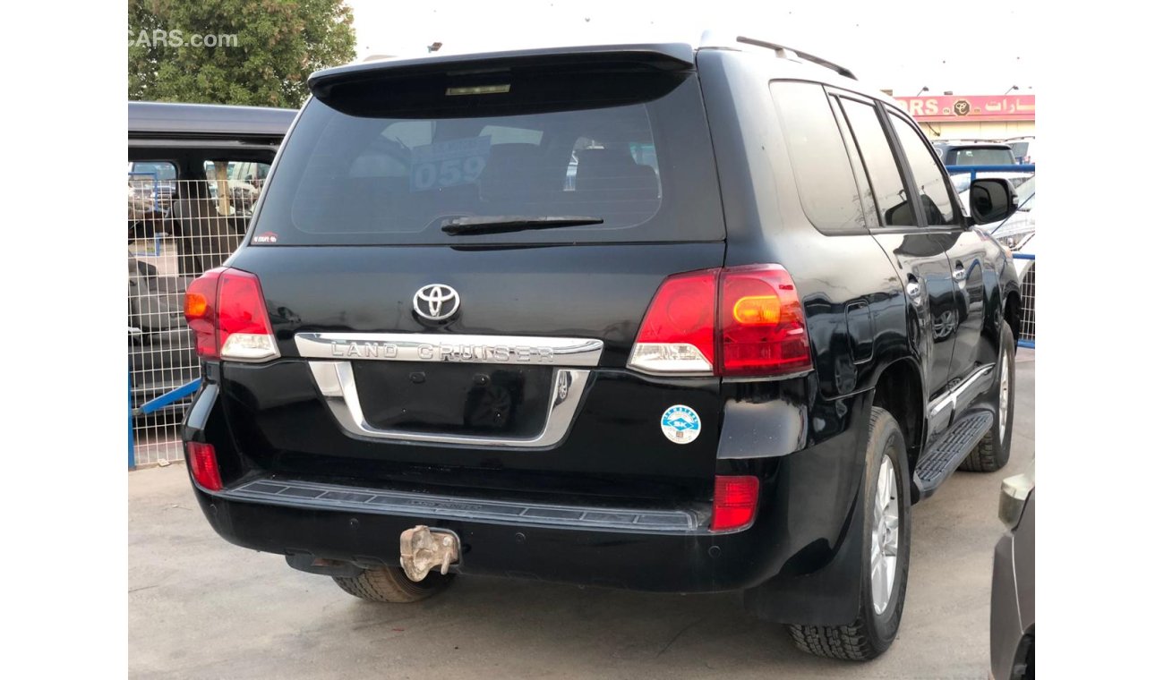 Toyota Land Cruiser 4.0L, Leather Seats, DVD + Rear Camera, Alloy Rims, Sunroof, Power Seats, Rear AC,  Push Start