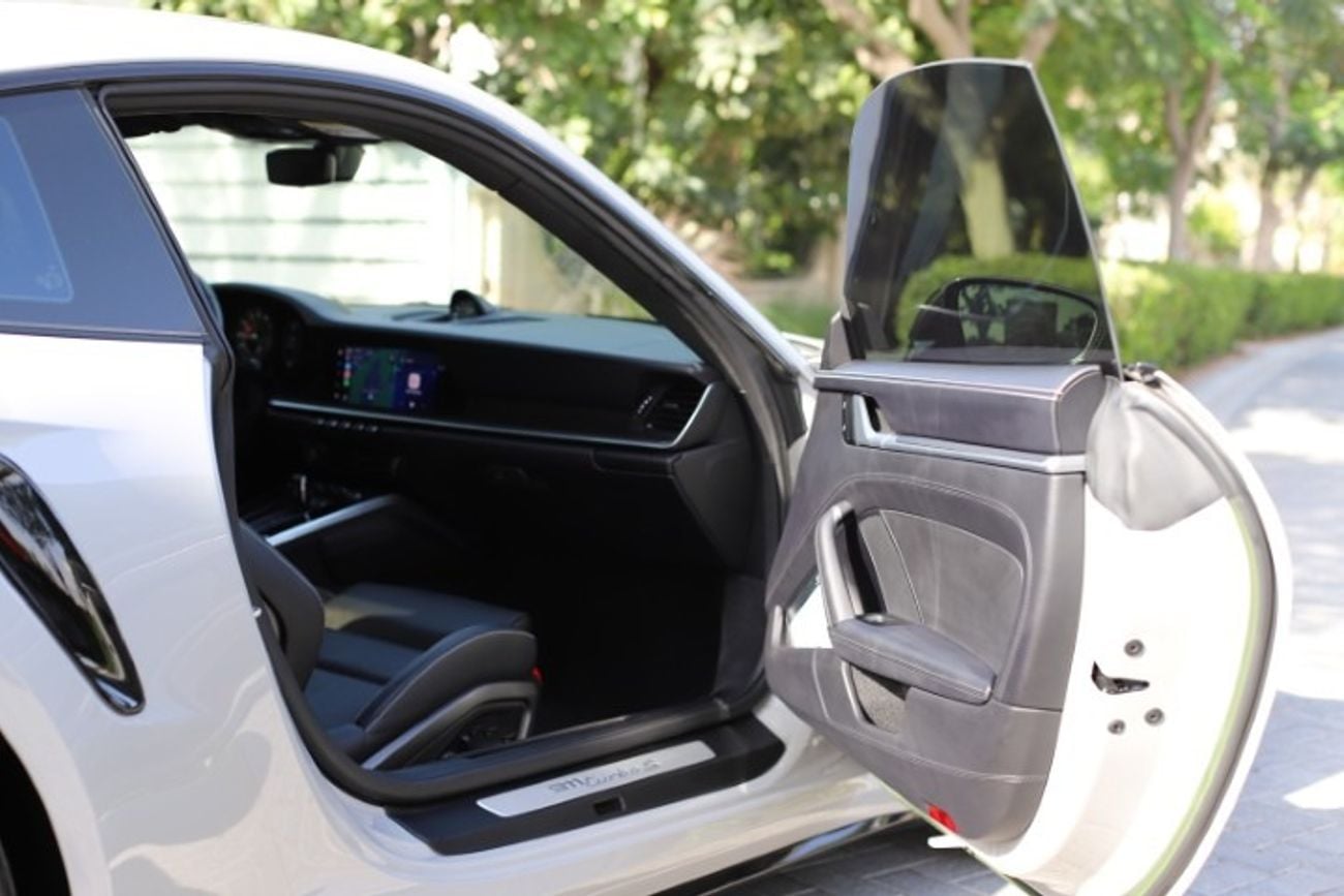 بورش 911 Turbo S 3.8L (640 HP) Coupe