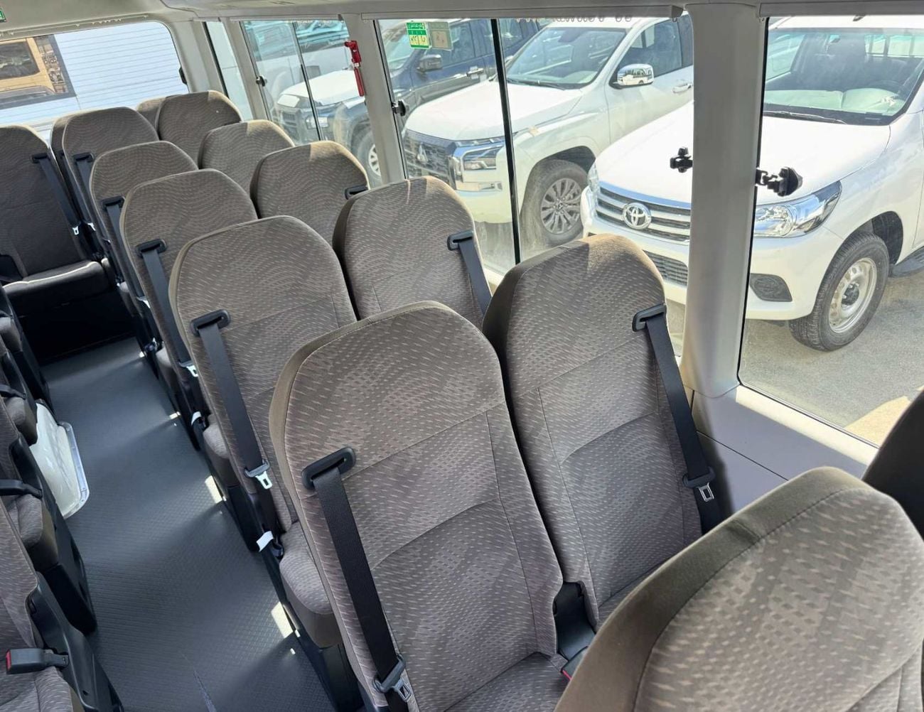 Toyota Coaster 4.2L V6 DIESEL 23 STR 4.2L V6 DIESEL | 23 STR M/T | AUTO FOLDING DOOR | REAR SEATS BELT (CODE # COD42A)